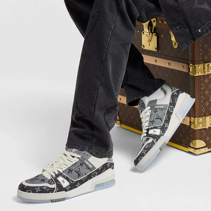 Sneaker
