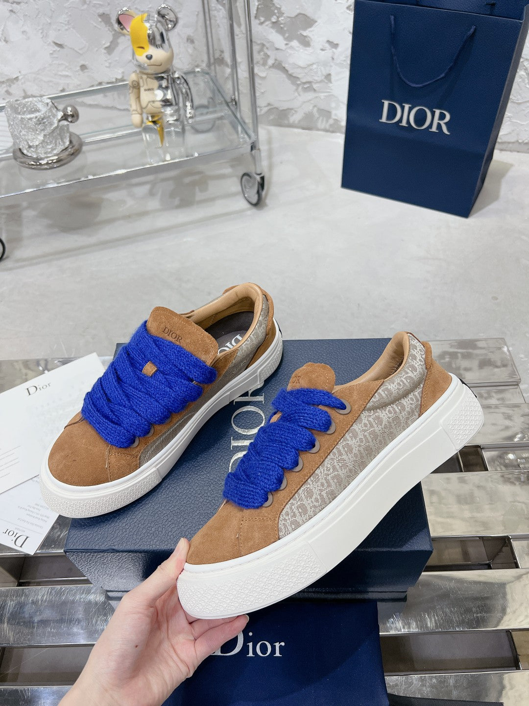 Sneakers
