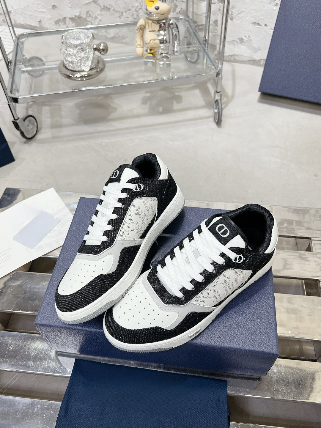 Sneakers