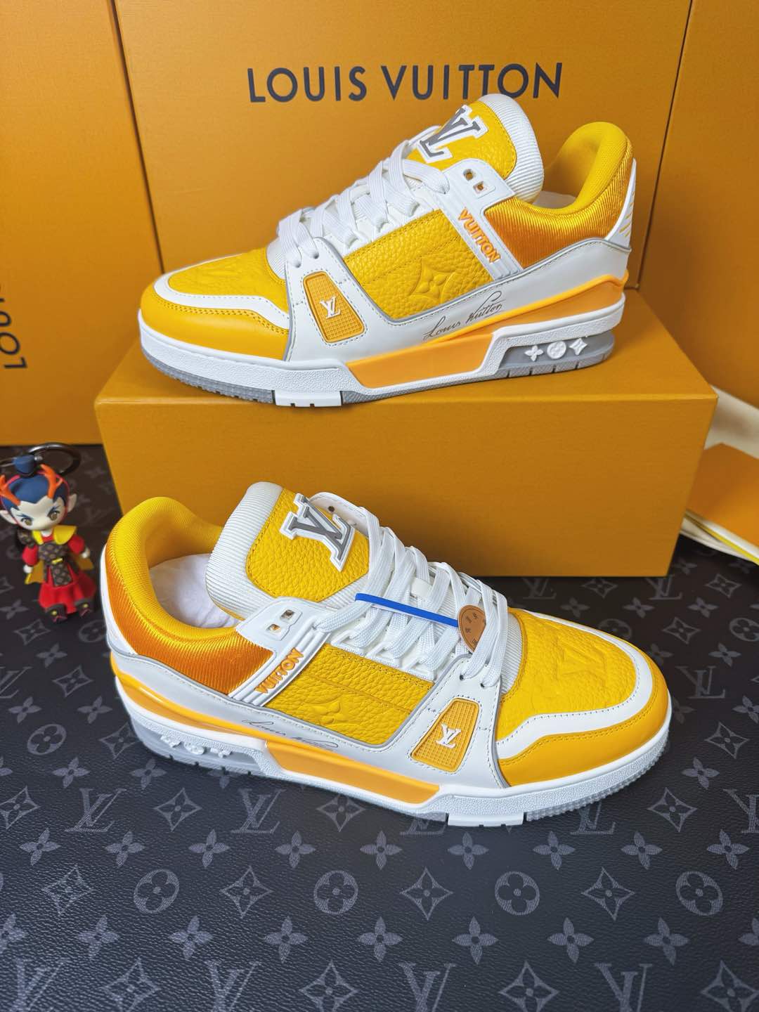 Sneakers