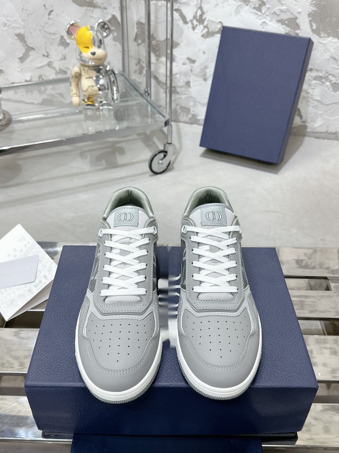 Sneakers