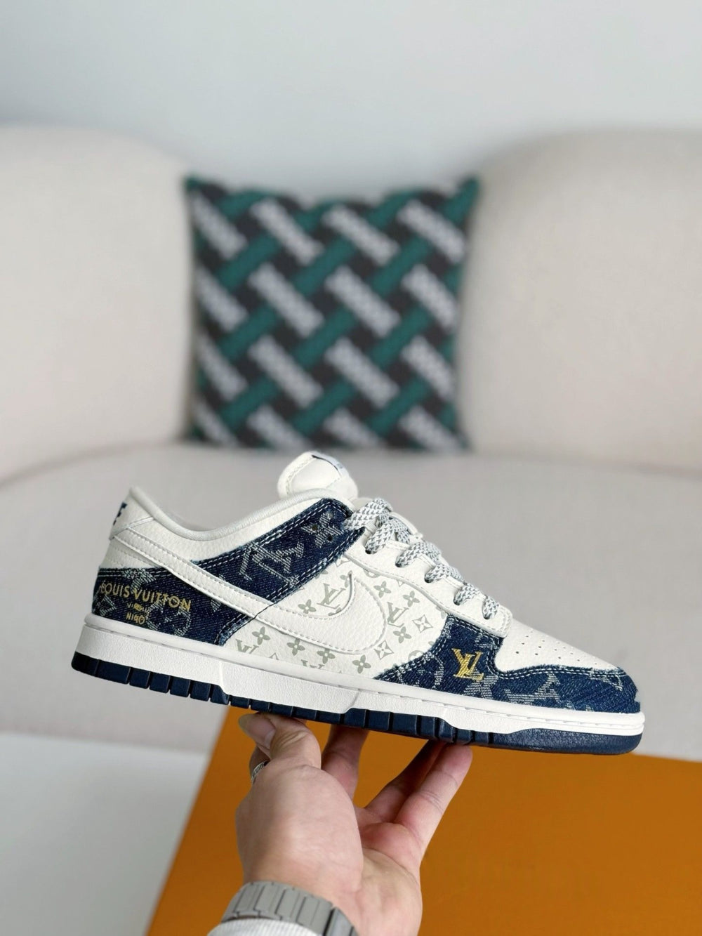 Sneaker