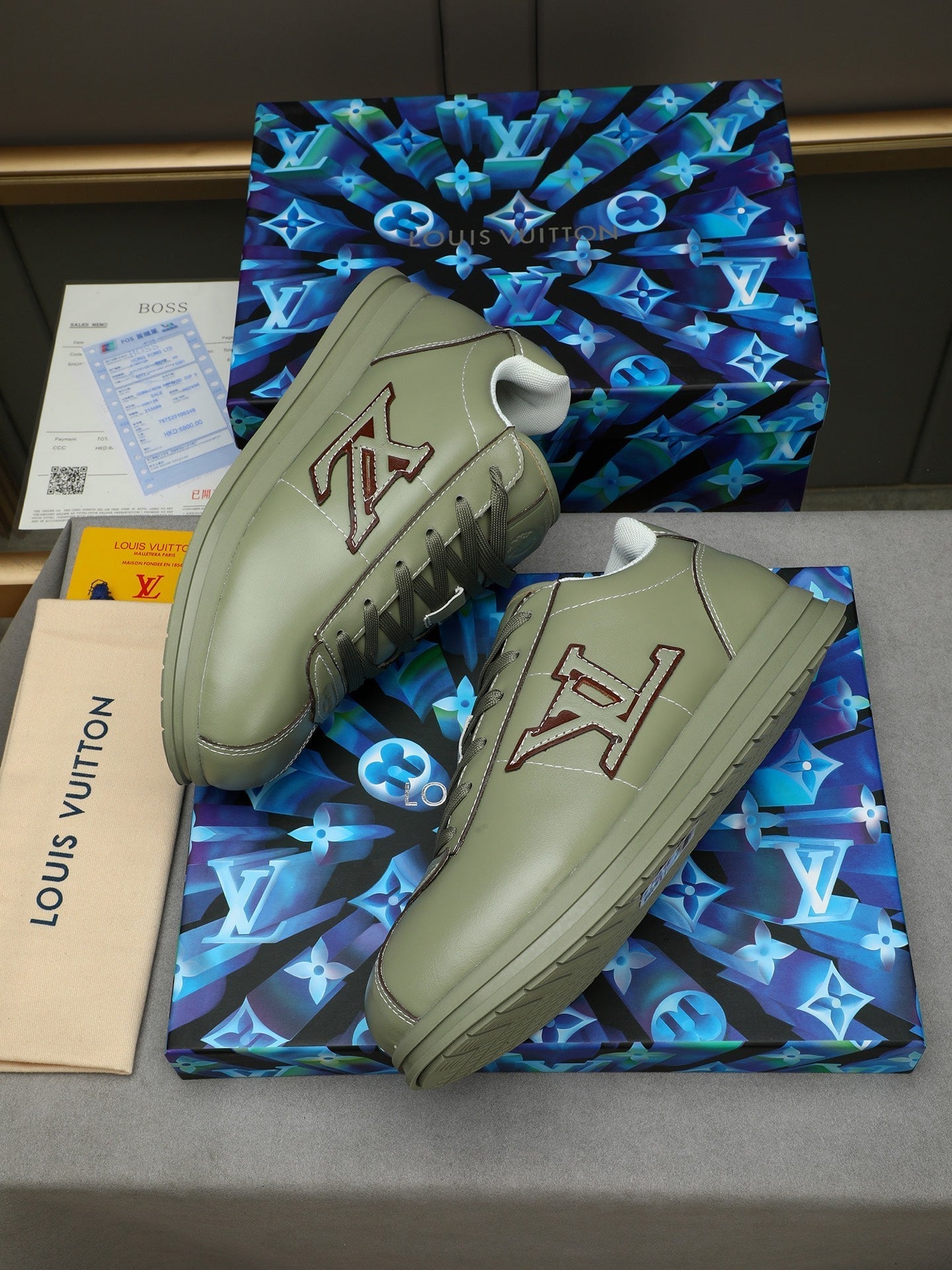 Sneakers