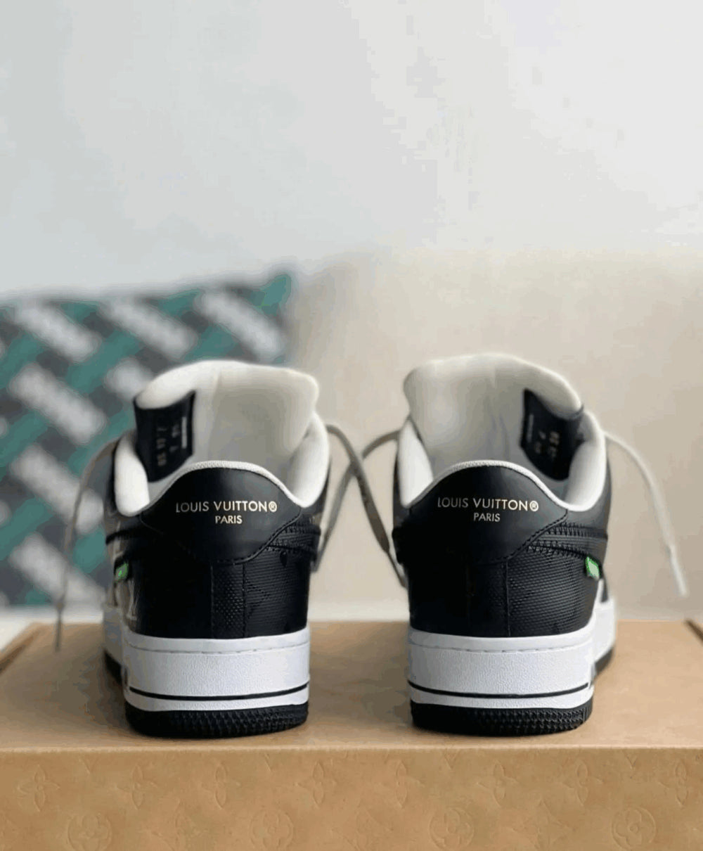 Sneaker