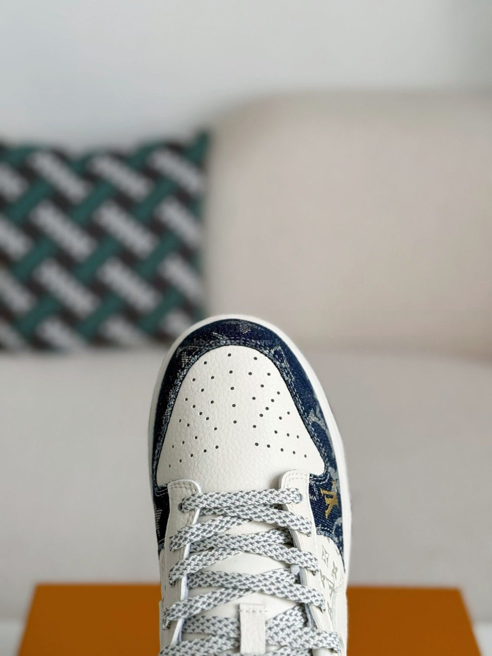Sneaker
