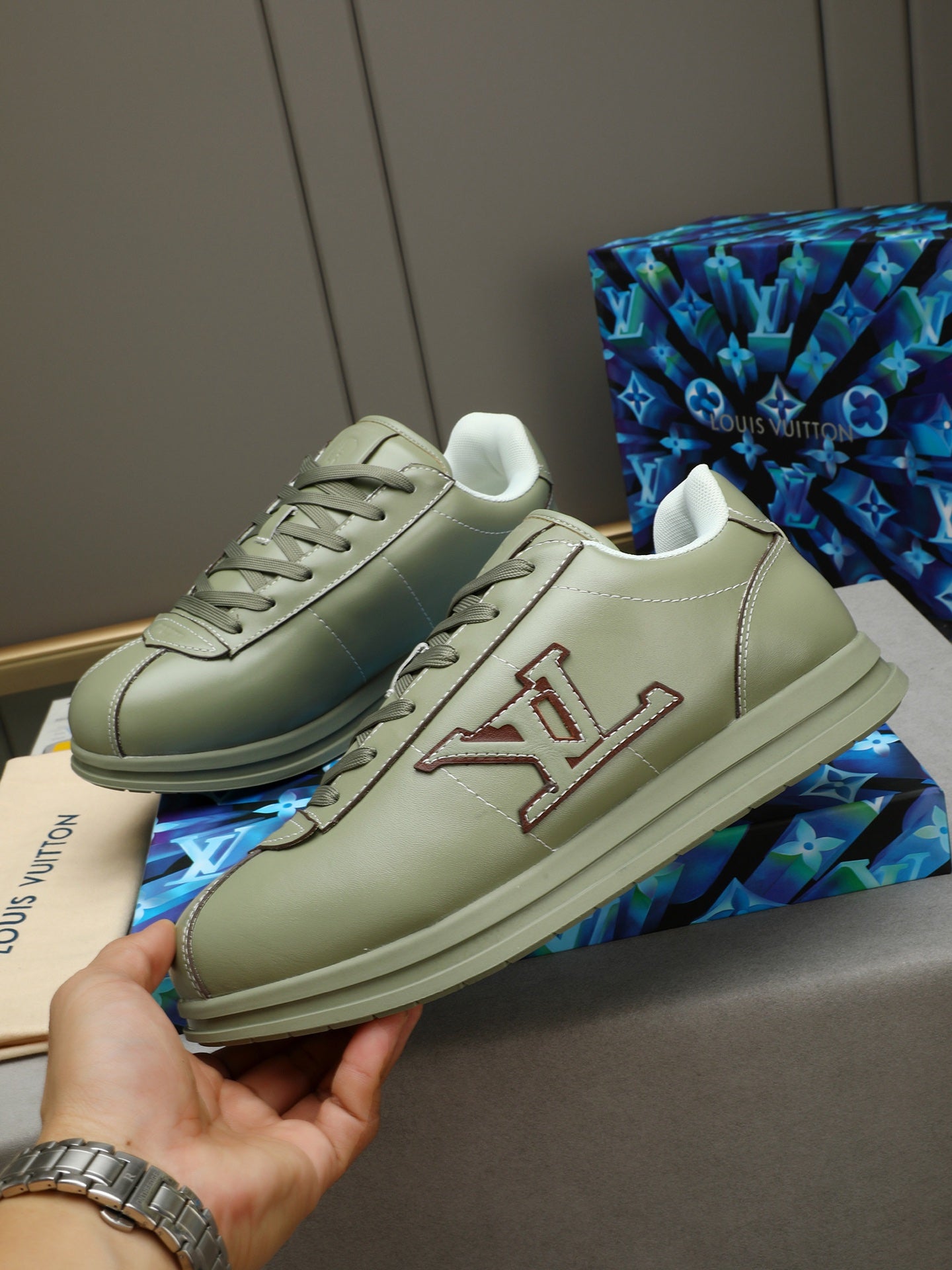 Sneakers