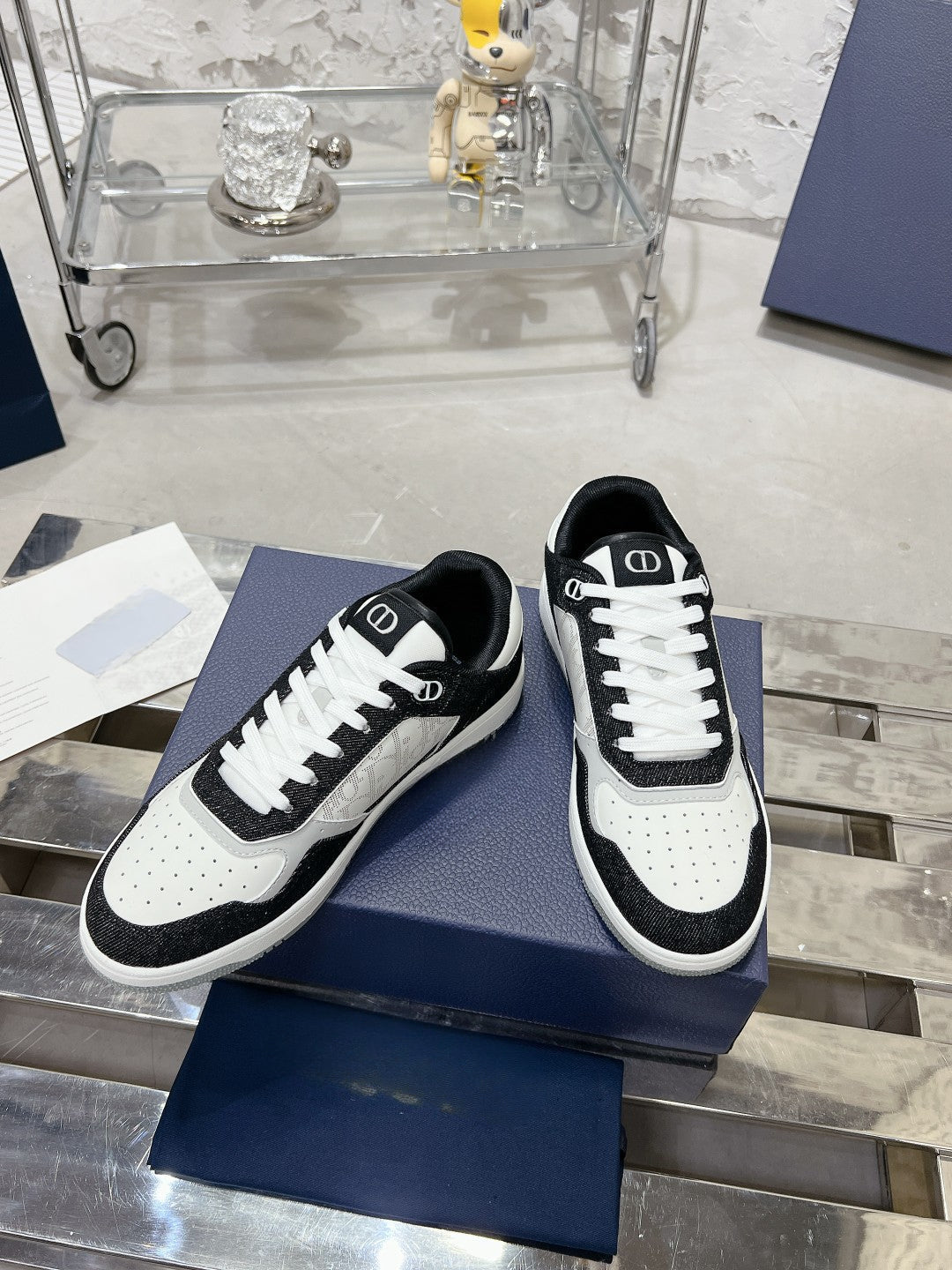 Sneakers