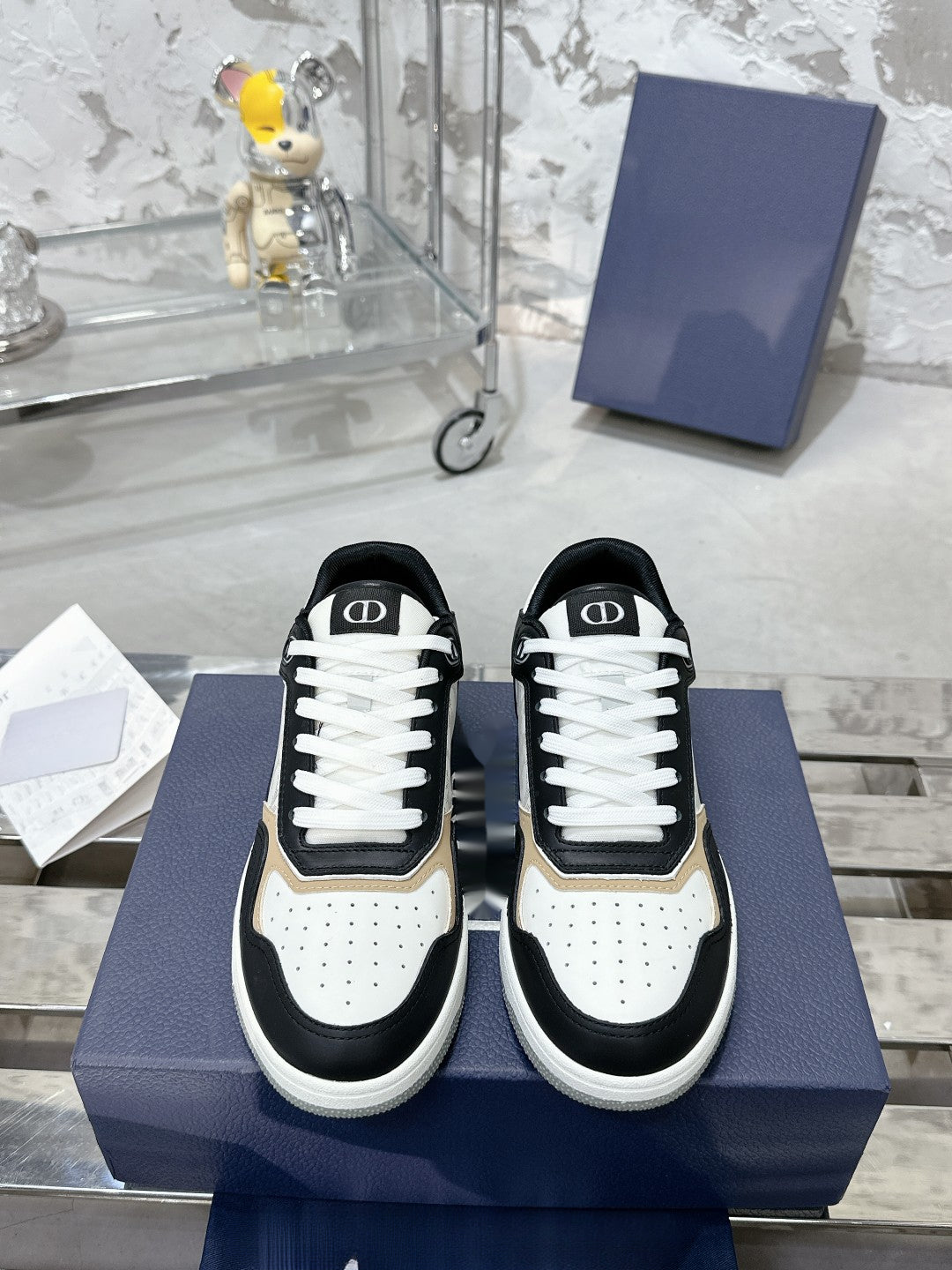 Sneakers