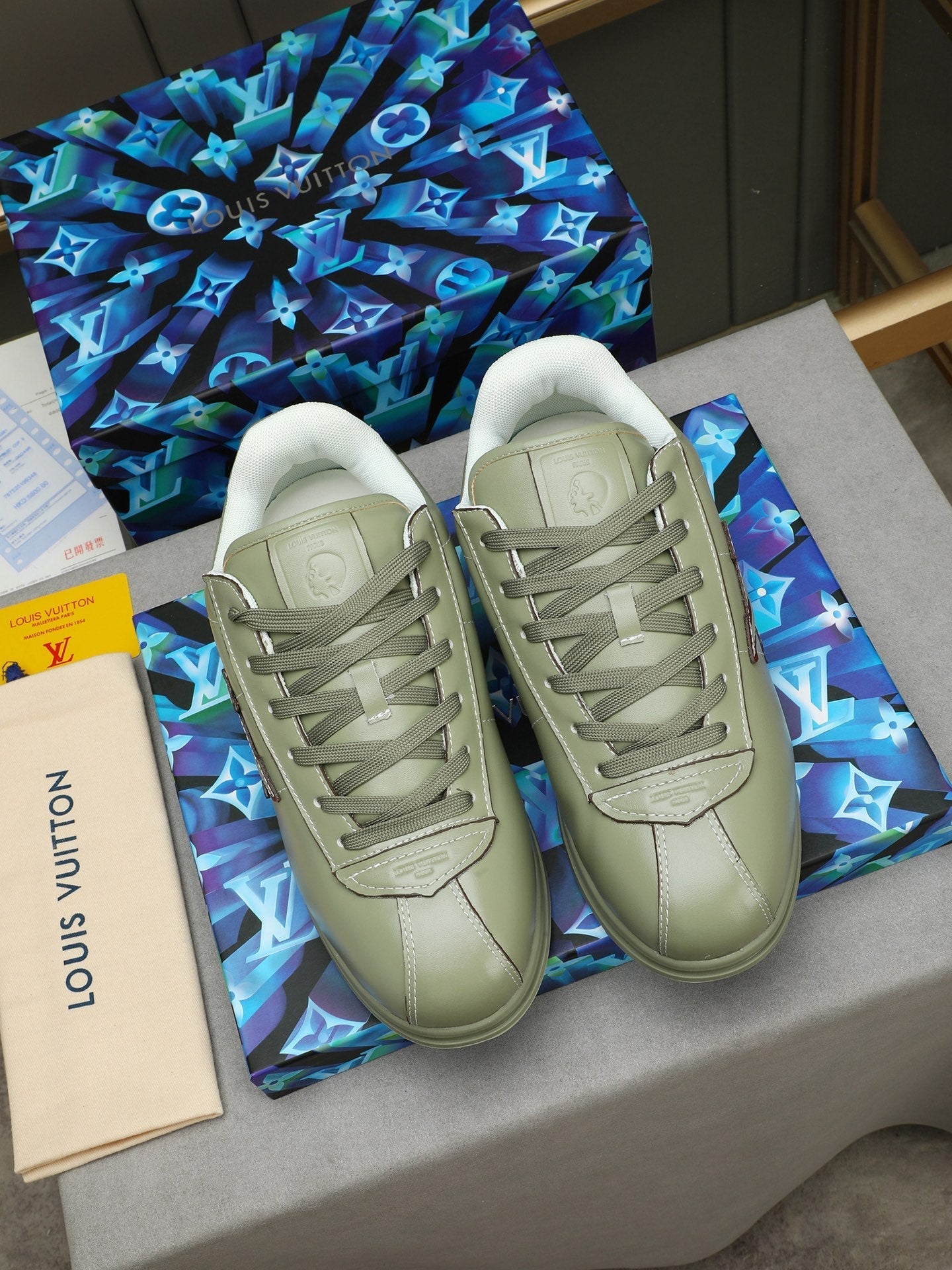 Sneakers