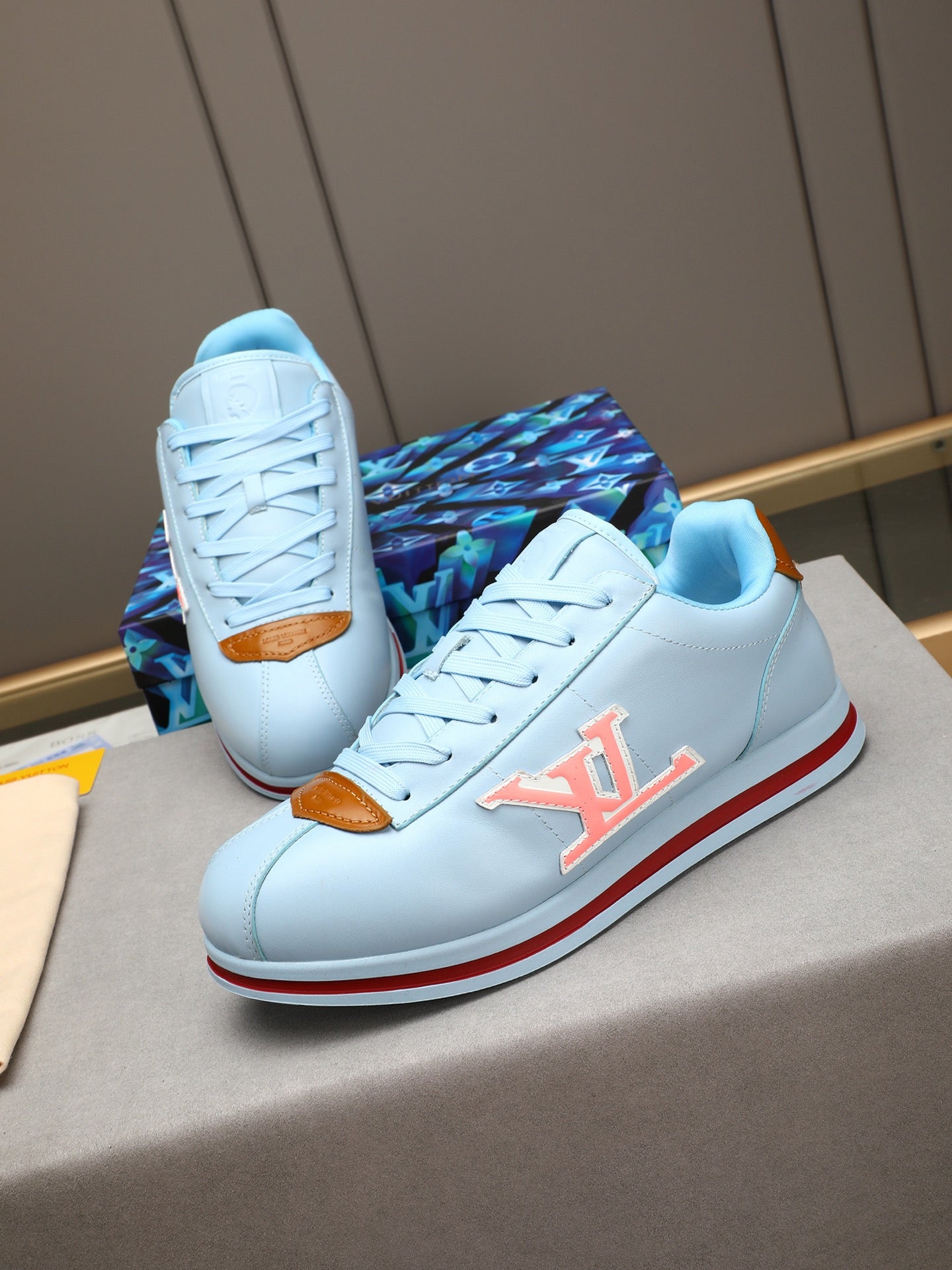 Sneakers