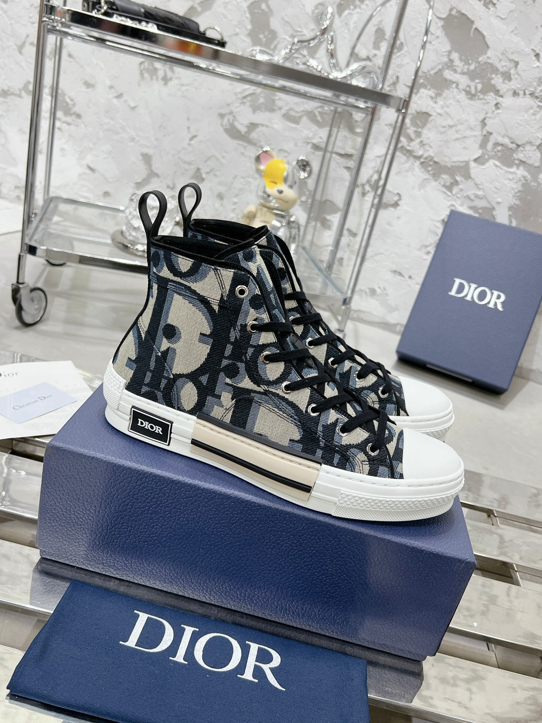 Sneakers